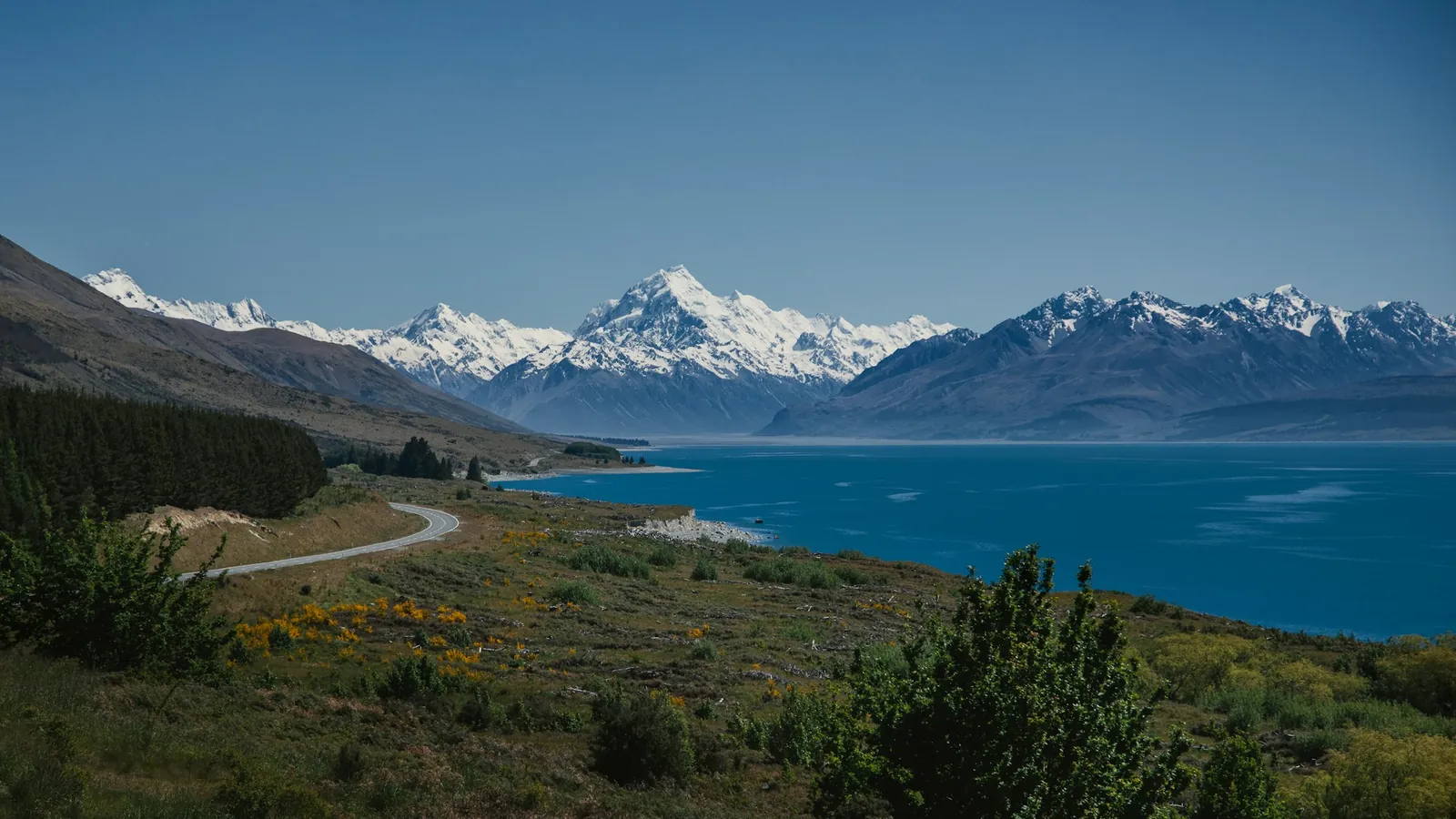 Aoraki Mount Cook above a turquoise lake, New Zealand