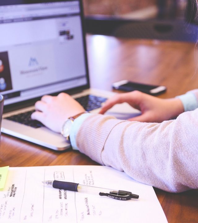 student, typing, keyboard-849822.jpg